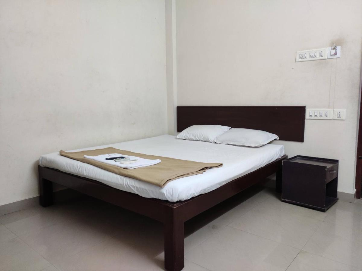 Subasree Cottage Tirunallar 外观 照片