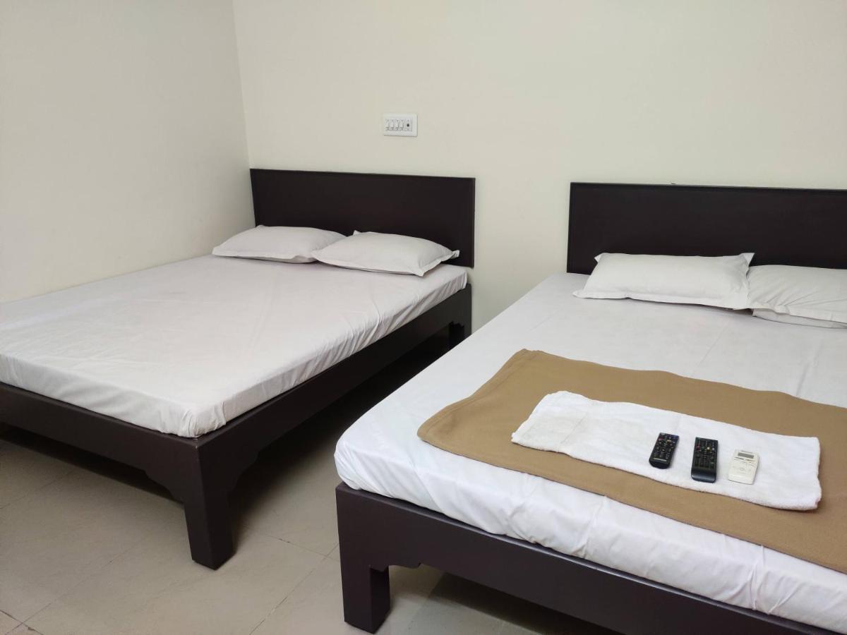 Subasree Cottage Tirunallar 外观 照片