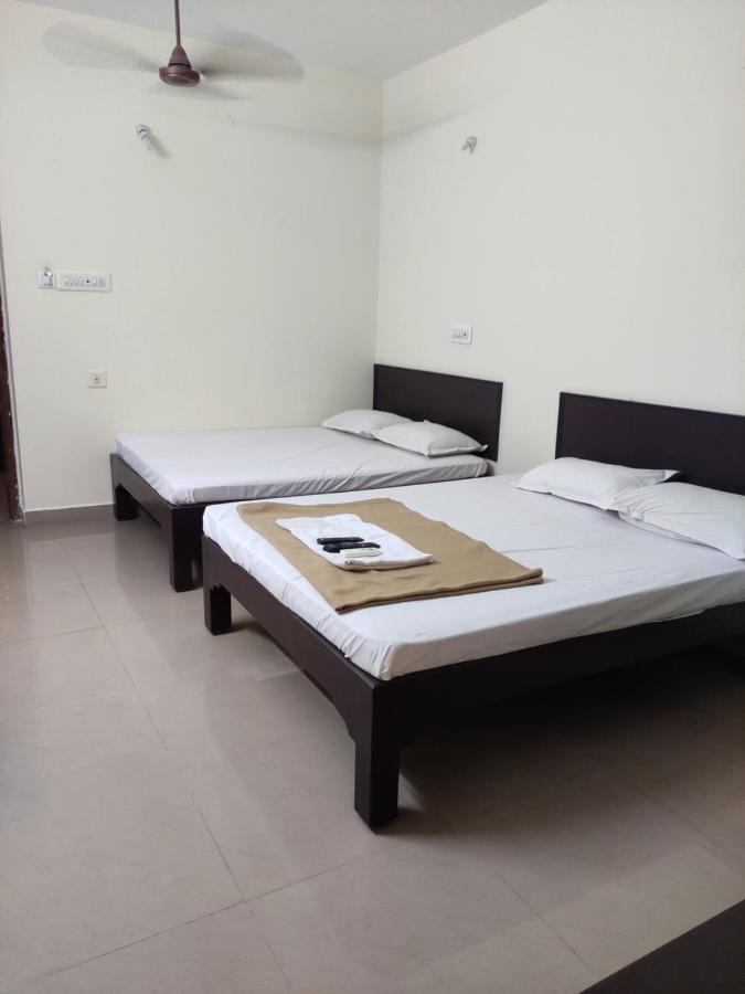 Subasree Cottage Tirunallar 外观 照片