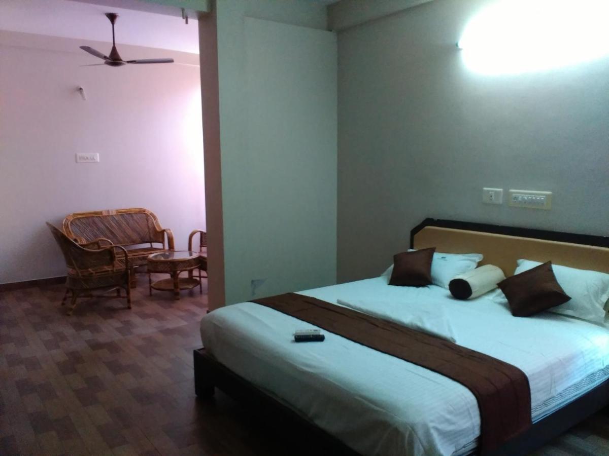 Subasree Cottage Tirunallar 外观 照片