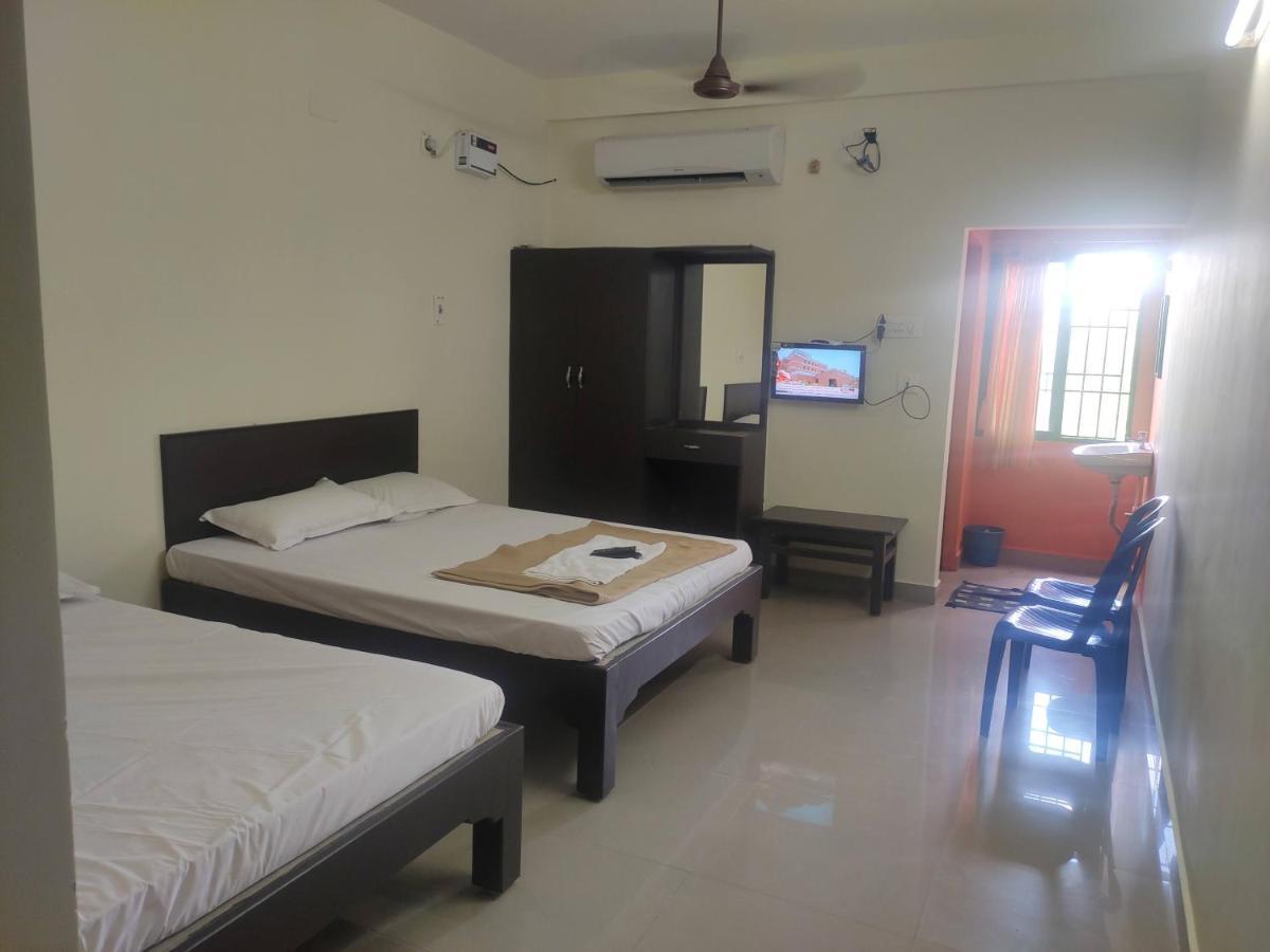 Subasree Cottage Tirunallar 外观 照片